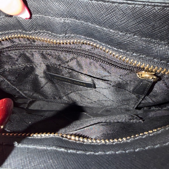 Michael Kors Elegant Black Shoulder Bag with Gold Accents - Picture 6 of 7